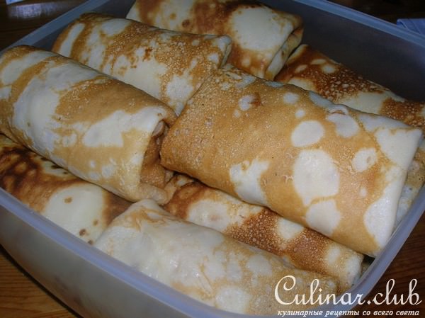 Блинчики в сырную клеточку, фаршированные курятиной