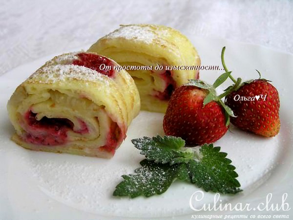 Блинные роллы с бананом и клубникой