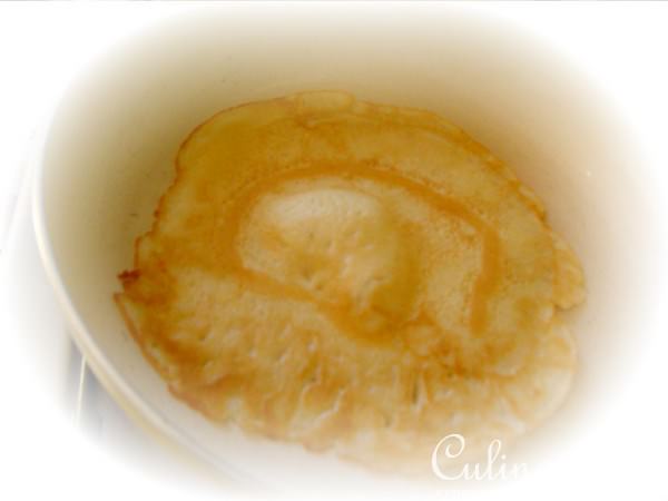 Блинный рулетик с тунцом и творогом.