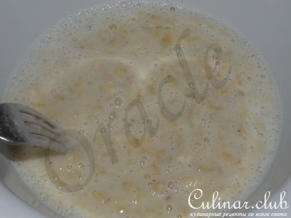 Банановые оладушки с шоколадной крошкой и медом