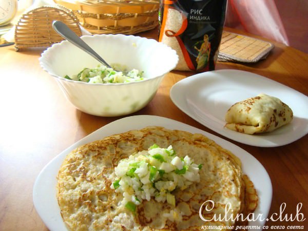 Блинный пирог с рисом,яйцом и зелёным луком (бабушкин пирог).