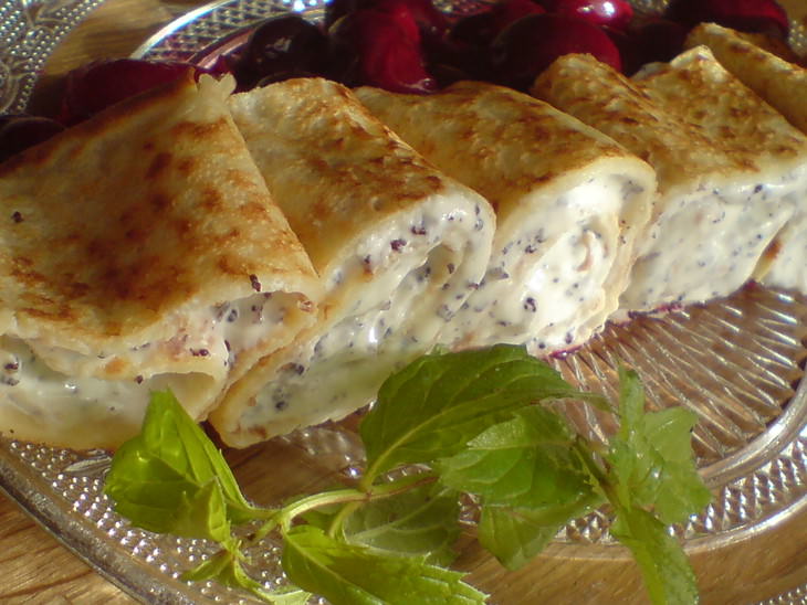 Блинчики сливочные с черешнями и маковым кремом из йогурта //УЛЁТ/