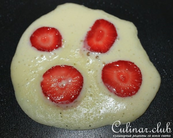 Оладьи с клубникой.