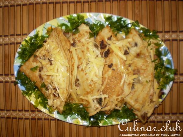Блины с грибным припеком и сыром
