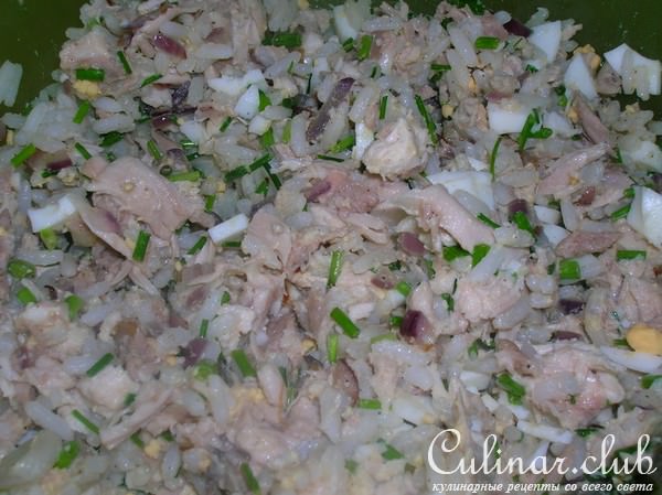 Блинчики в сырную клеточку, фаршированные курятиной