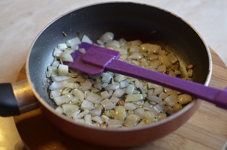 Блины с начинкой из субпродуктов и риса.