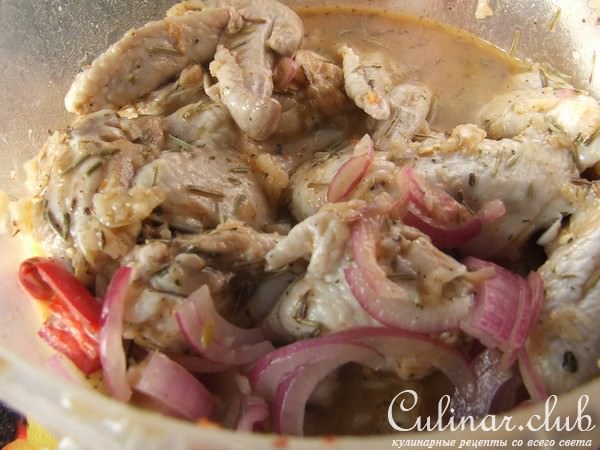 куриные крылышки маринованные и приготовленные на сковороде
