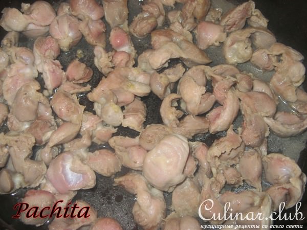 Куриные желудочки в сливочном соусе