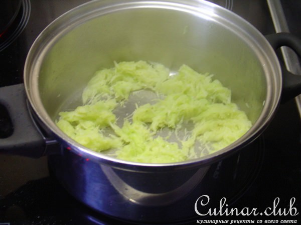Тортеллини с беконом и цуккини в сливочно-сырном соусе