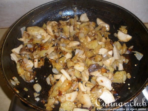 Баклажаны, фаршированные кускусом и сыром
