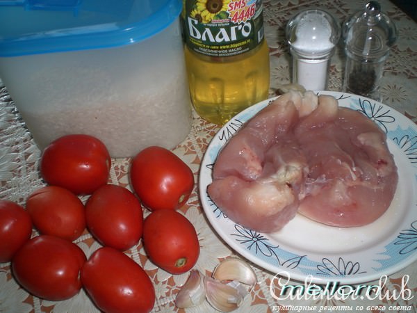 куриное филе с рисом и помидорами
