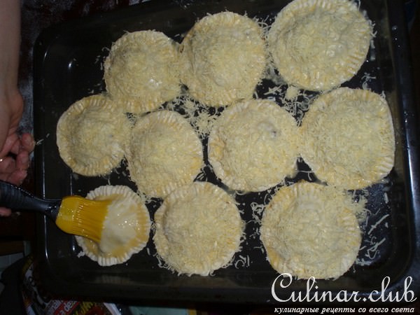 Слойка с мясной и грибной начинкой