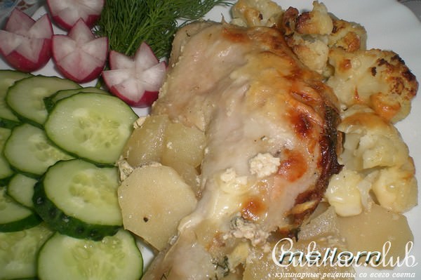 Курочка под сливками с картофелем и цветной капустой