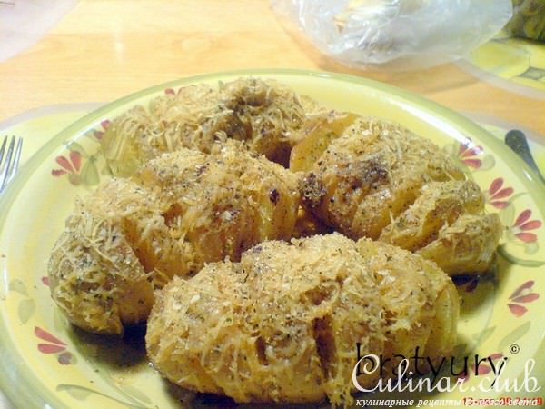 Катофель "веером" в духовке с минимумом приправ, однако исключительно вкусно