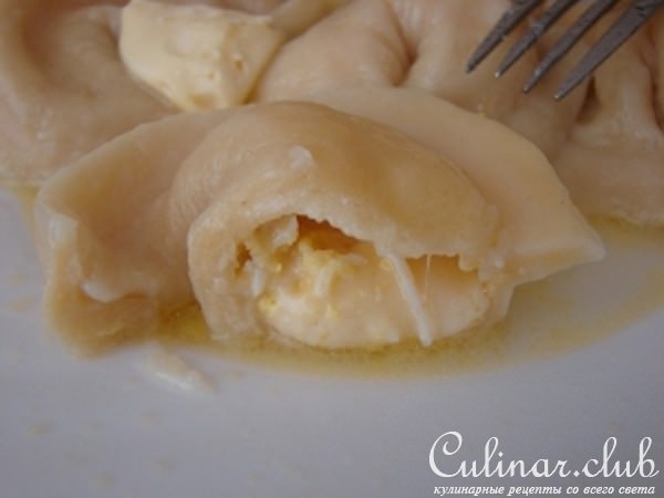 Пельмени с начинкой из сыра и яйца