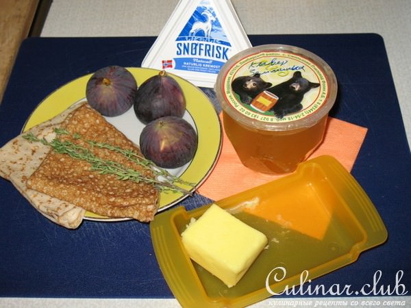 Блинчики, запеченные с инжиром и козьим сыром