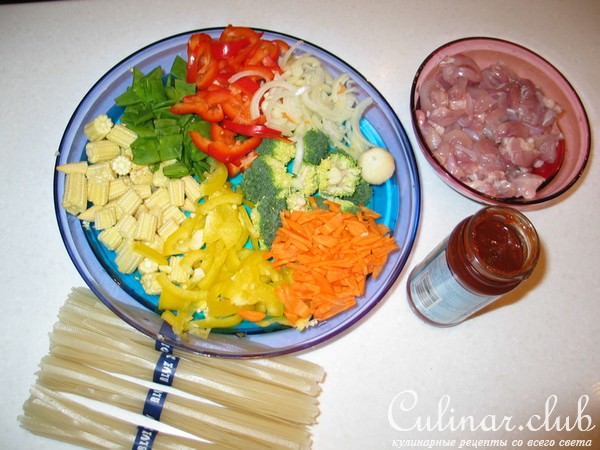 курица с овощами в кисло-сладком соусе 