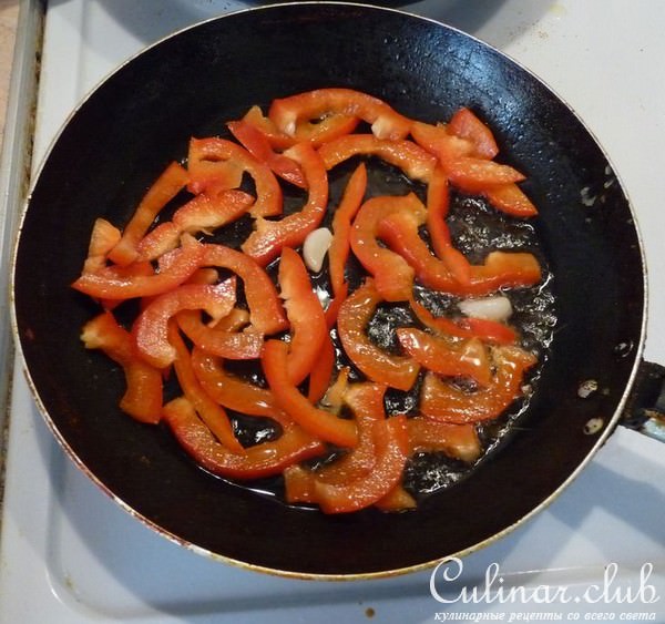 Паэлья с курицей и мореподуктами