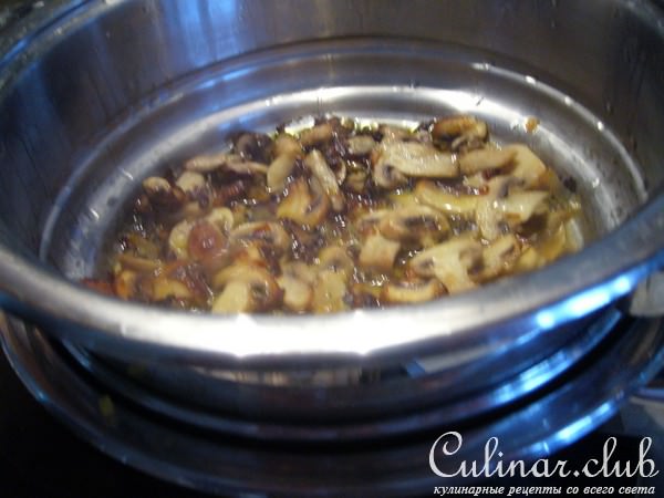 Тушеная картошка с паровыми булочками на грибной подушке
