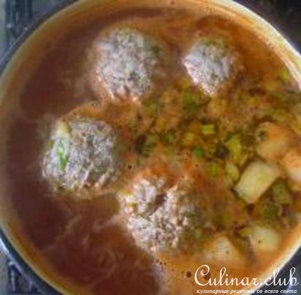 Мясные шарики с яблоками