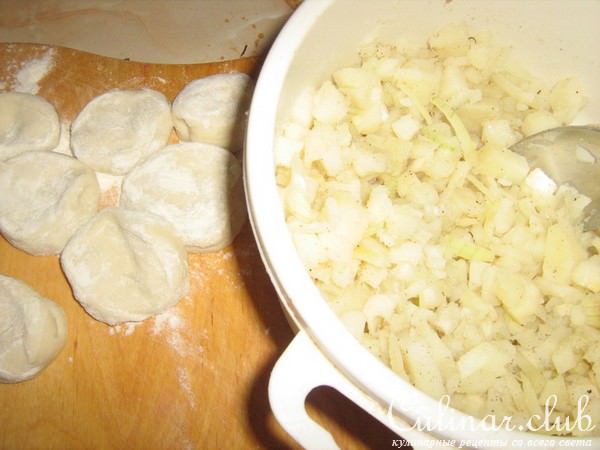 Манты из постного теста,с картошечкой.