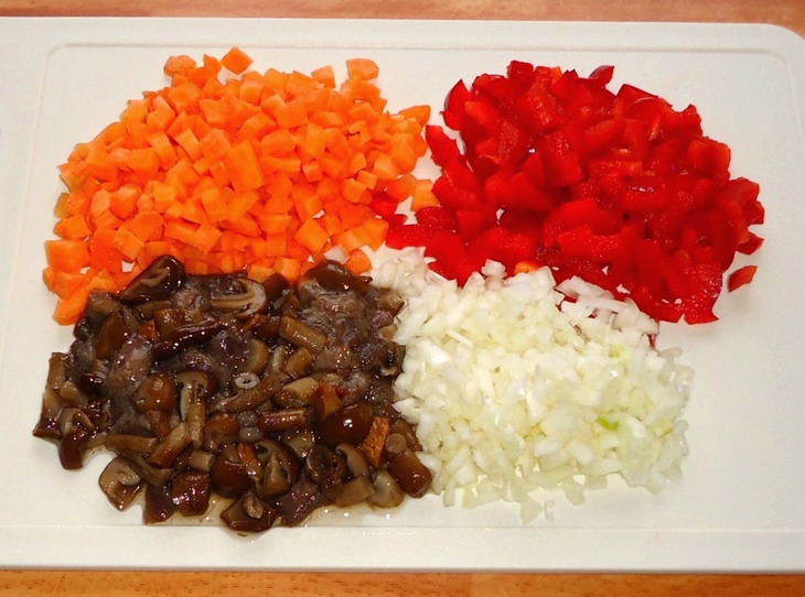 "Гнёздышки" из фасолевой лапши с овощами,грибами и сыром