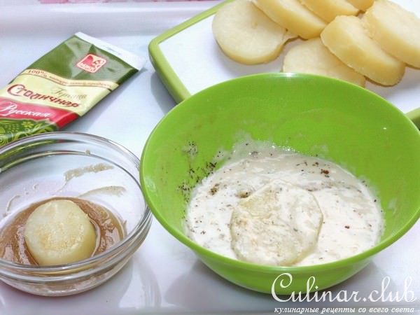 Картофель в кляре с грибным соусом