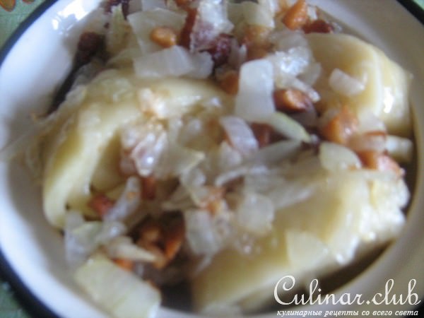 Кручёные паровые галушки с картофелем и шкварками.