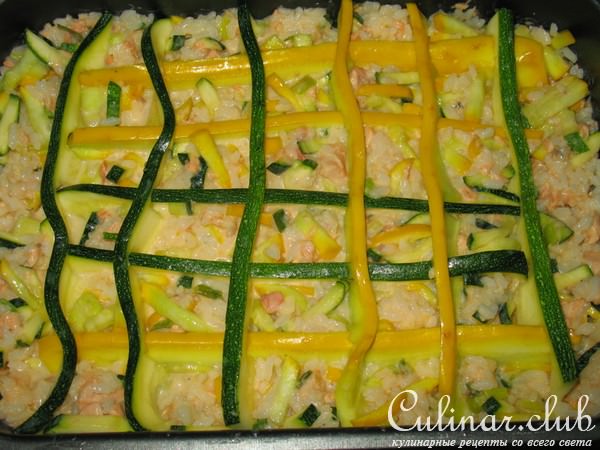 Рисовая запеканка с кабачками и консервированной рыбкой.