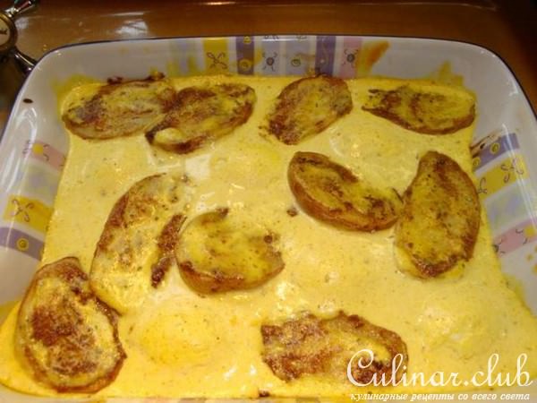 Картофель и яйца, запеченные под соусом карри