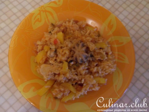 Паэлья с морепродуктами и курицей