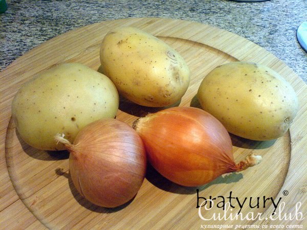 Картофель, запечённый с салом, луком и чесноком. Простое вкусное блюдо