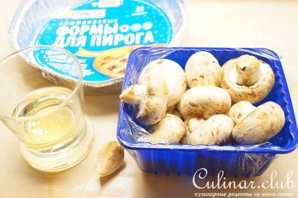 Шампиньоны в винных парах и розмариновом дыму с ореховым маслом.