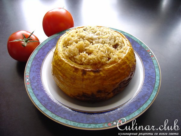 Тыква, запечёная с рисом, беконом и грибами.