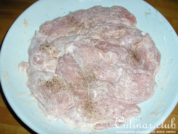 Куриные грудки в луково-сырном соусе