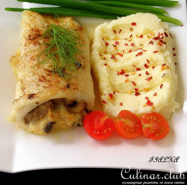Рыбный рулетик с грибами и сыром
