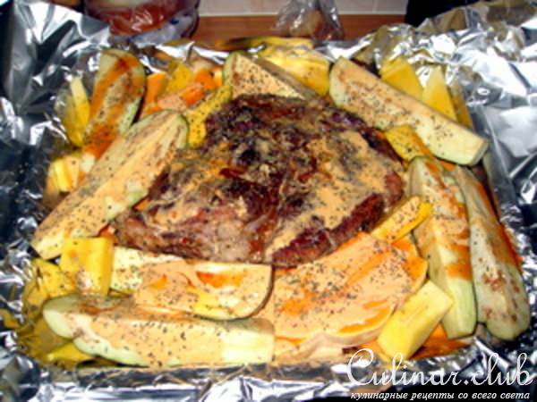 Свинина с тыквой, баклажанами и манго.