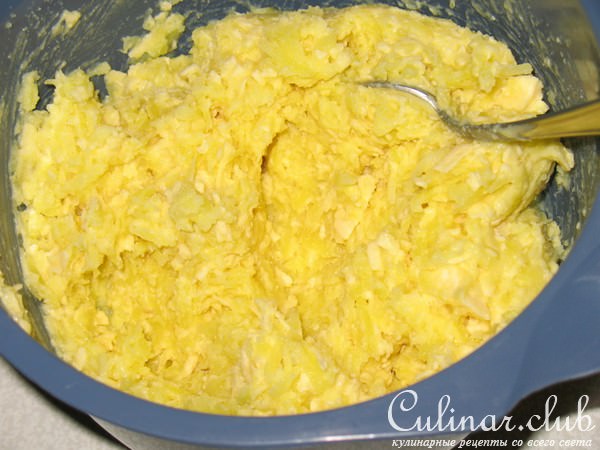 Картофельный «пирог» с курицей и пореем.
