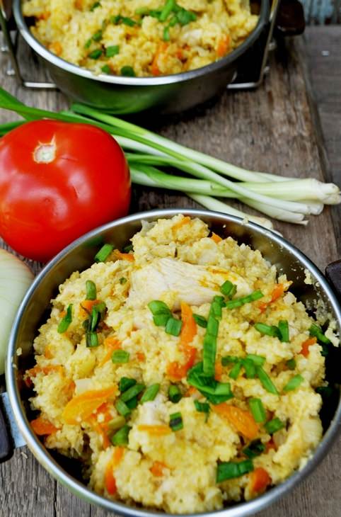 Каша из пшена с курицей и овощами.