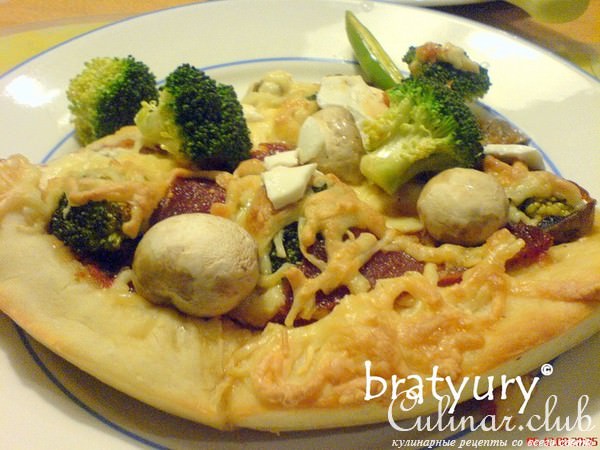 Chicago Style Pizza at Pizzeria Uno - ,      youtube.com 