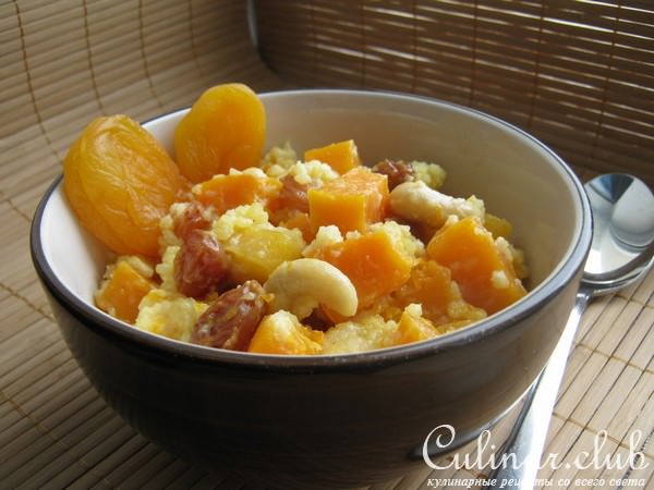 Пшённая каша с тыквой,сухофруктами и орехами.