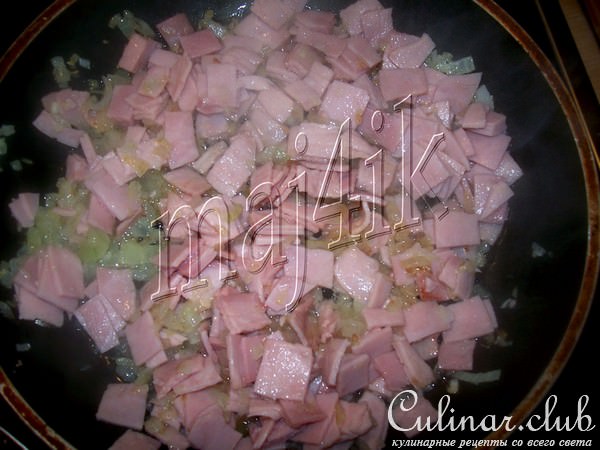 Запеканка из гречки с начинкой, соусом и сырной шапкой