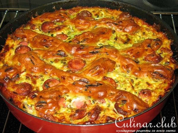 Запеканка в заварном тесте с кабачками и сосисками.