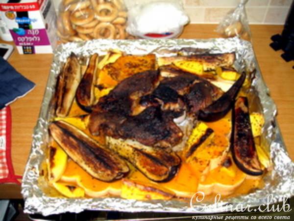 Свинина с тыквой, баклажанами и манго.
