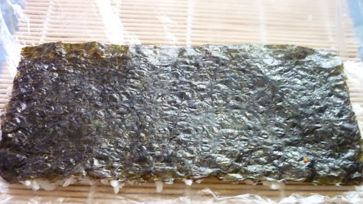 Суши фьюжн с бананом,маскарпоне и кокосовой стружкой