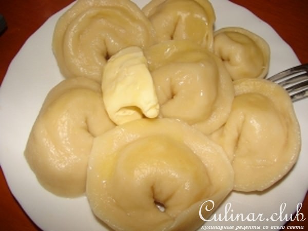 Пельмени с начинкой из сыра и яйца