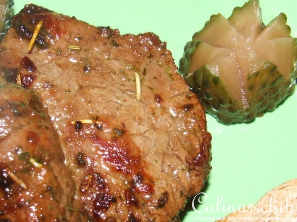 говяжья вырезка, маринованная и зажаренная