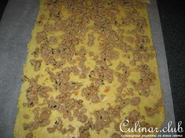 Нежный картофельный рулет с мясом