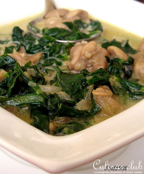 Сливочно-шпинатный соус с курицей и специями