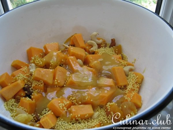 Пшённая каша с тыквой,сухофруктами и орехами.
